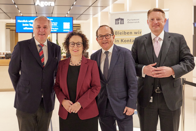 Von links: Nationalratspräsident Walter Rosenkranz (FPÖ), Bundesratspräsidentin Christine Schwarz-Fuchs (ÖVP), Zweiter Nationalratspräsident Peter Habner (ÖVP); Parlamentsdirektor Roldand Weinert