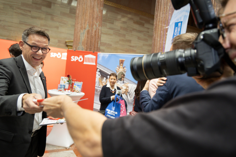 Besucherinnen und Besucher