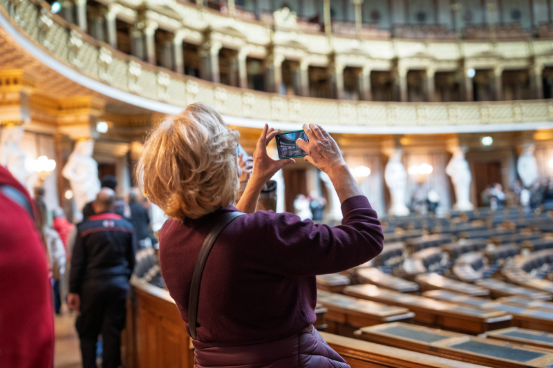 Besucherinnen und Besucher
