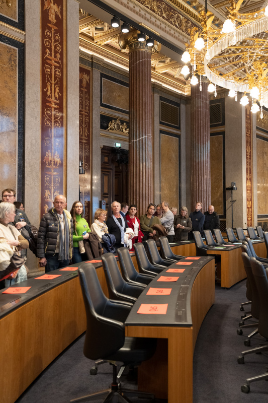Besucherinnen und Besucher