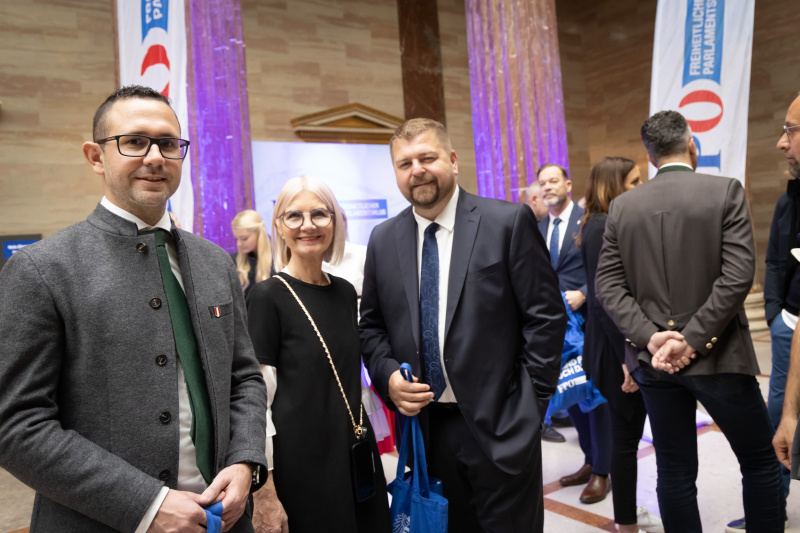 Von links: Nationarlat Marnuel Pfeifer (FPÖ), Bundesrätin Gabriele Kolar (SPÖ), Bundesrat Andreas Arthur Spanring (FPÖ)