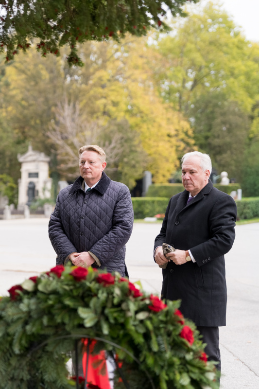 Von links: Parlamentsdirektor Roland Weinert, Nationalratspräsident Walter Rosenkranz (FPÖ)
