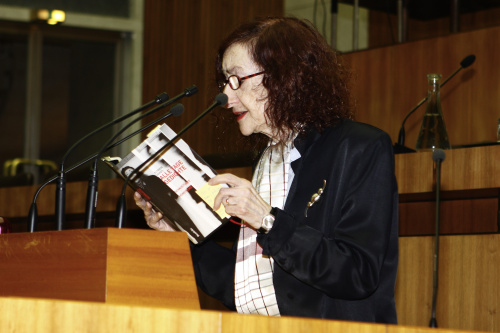 Elfriede Gerstl liest aus dem vorgestellten Buch