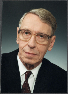 Portraitfoto von Dr. Gerhart Bruckmann