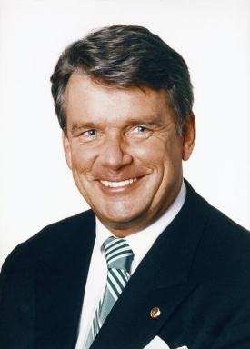 Portraitfoto von Dr. Hans Peter Haselsteiner