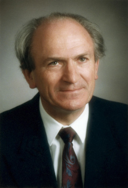 Portraitfoto von Dr. Günther Hummer