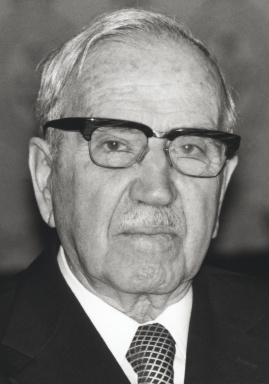 Portraitfoto von Dr. Ernst Koref