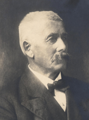 Portraitfoto von Jakob Lutschounig