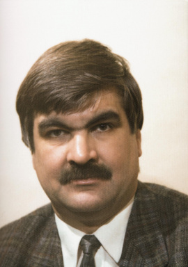 Portraitfoto von Dr. Lothar Müller