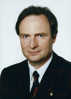 Portraitfoto von Dr. Stefan Salzl