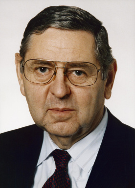 Portraitfoto von Karl Schwab