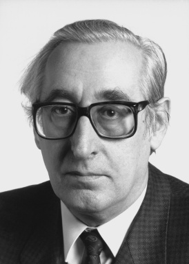 Portraitfoto von Dr. Helmut Seel