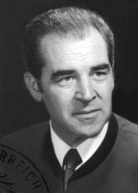 Portraitfoto von Dr. Friedrich Fuchs