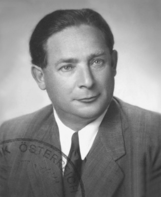 Portraitfoto von Ernst Hallinger