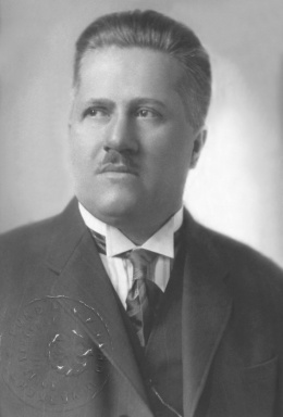 Portraitfoto von Dr. Ernst Hampel