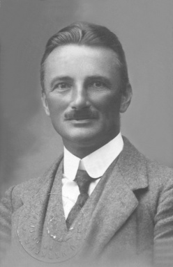 Portraitfoto von Dr. Franz Hemala