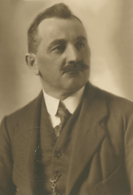 Portraitfoto von Josef Hollersbacher