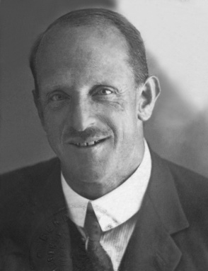 Portraitfoto von Dr. Hans Stögner