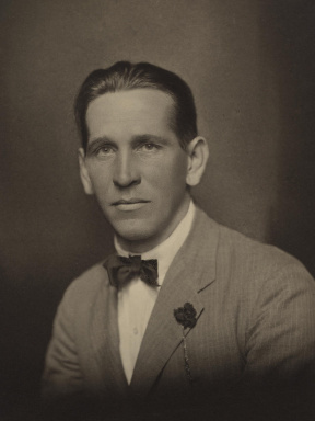 Portraitfoto von Hermann Schulz