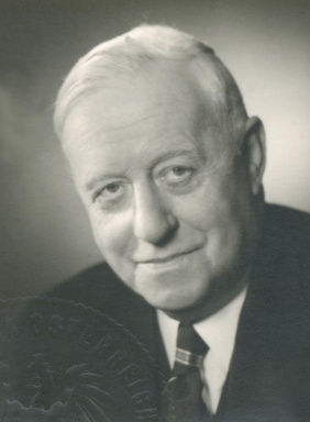 Portraitfoto von Dr. Leopold Zechner