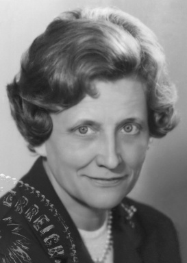 Portraitfoto von Dipl.-Ing. Dr. Johanna Bayer