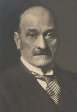 Portraitfoto von Dr. Eduard Erler
