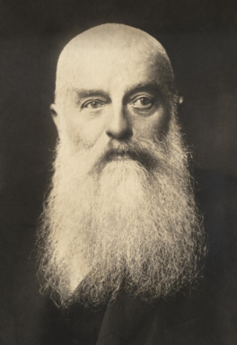 Portraitfoto von Dr. Gustav Groß