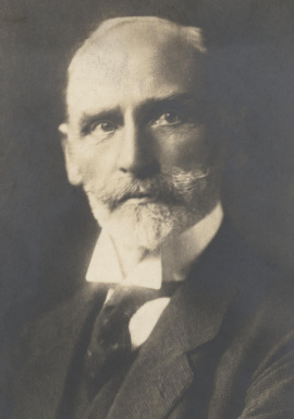 Portraitfoto von Dr. Anton Kofler