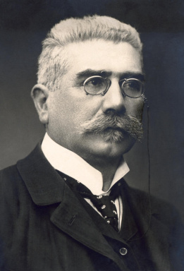 Portraitfoto von Dr. Viktor Waldner