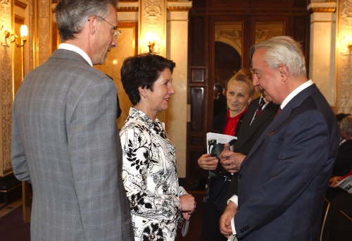 v.li. Georg Posch und Barbara Prammer im Gespräch mit dem Präsidenten der Dante Alighieri in Rom Bruno Bottai.