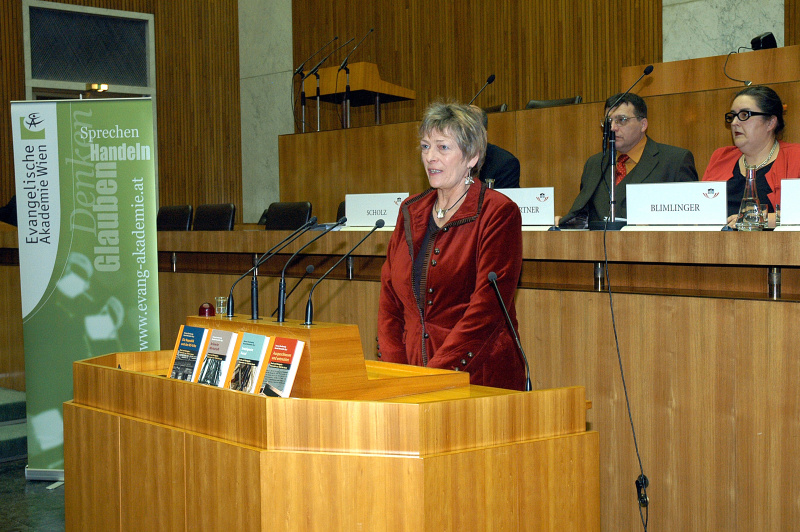 Direktorin der evangelischen Akademie Wien Waltraud Kovacic am Rednerpult
