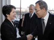 v.li. Barbara Prammer begrüßt den Generalsekretär der Vereinten Nationen Ban Ki-moon.