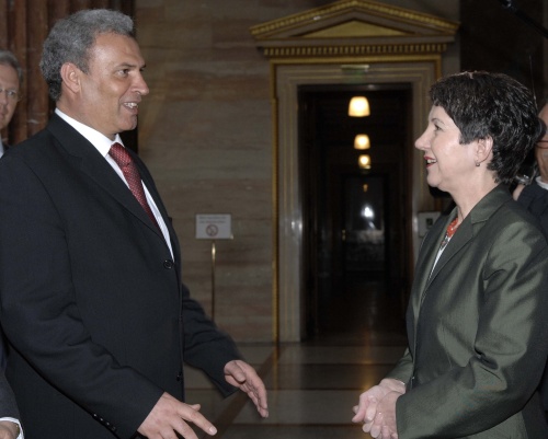 v.li. Außenminister der Palästinensichen Nationalen Administration Dr. Ziad Abu-Amr im Gespräch mit Barbara Prammer.