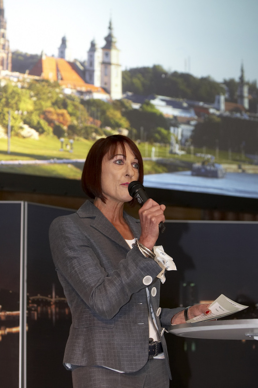 Moderatorin Christine Schöpf