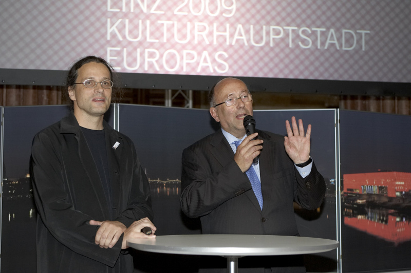 v.li. Gerfried Stocker (künstlerischer Leiter Ars Electronica Center Linz), Wolfgang Winkler (Vorstandsdirektor Linzer Veranstaltungsgesellschaft mbH).