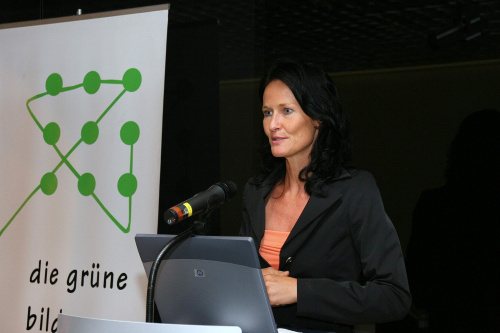 Dritte Nationalratspräsidentin Dr.Eva Glawischnig-Piesczek am Rednerpult.