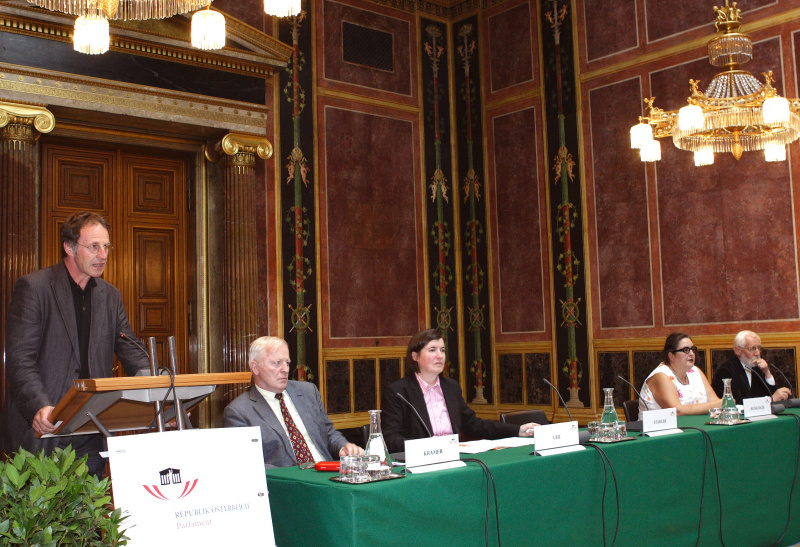 v.li. Friedrich Stadler (Institut für Zeitgeschichte, Universität Wien), Helmut Kramer (Institut für Politikwissenschaften, Universität Wien), Heidemarie Uhl (Akademie der Wissenschaften), Eva Blimlinger (Universität für angewandte Kunst), Gerald Stieg (Sorbonne).