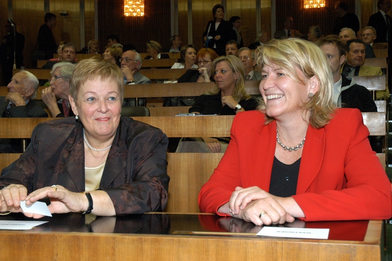 v.li. Anna-Elisabeth Haselbach und Bundesministerin a.D. Karin Gastinger.
