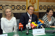 v.li. Lady Kristina Moore, Sir Roger Moore (Unicef-Botschafter), Barbara Prammer.