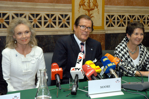v.li. Lady Kristina Moore, Sir Roger Moore (Unicef-Botschafter), Barbara Prammer.