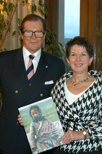 v.li. Sir Roger Moore (Unicef-Botschafter), Barbara Prammer.