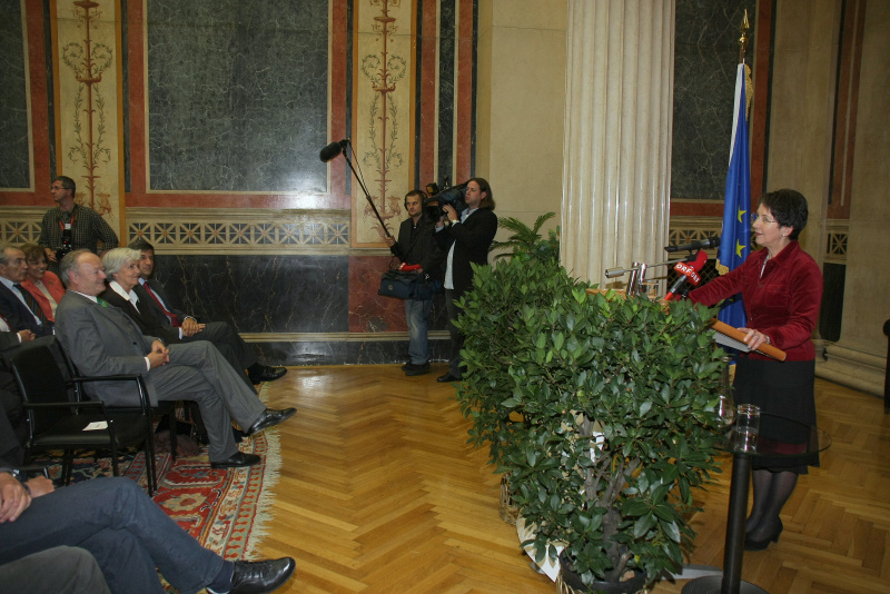 v.li. Andreas Khol, Veranstaltungsteilnehmer, Barbara Prammer.