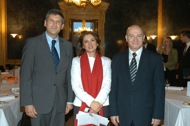 v.li. Michael Spindelegger, Sirvan Ekici (Landtagsabgeordnete und Gemeinderätin in Wien), Anas Schakfeh (Präsident der Islamischen Glaubensgemeinschaft).