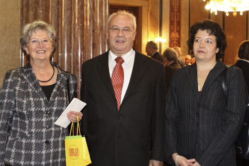 v.li. Veranstaltungsteilnehmer, Jürgen Weiss, Katharina Weiss.