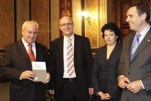 v.li. Jürgen Weiss, Georg Lienbacher (Sektionsleiter), Katharina Weiss, Matthias Tschirf (Klubobmann Gemeinderat LAbg.).