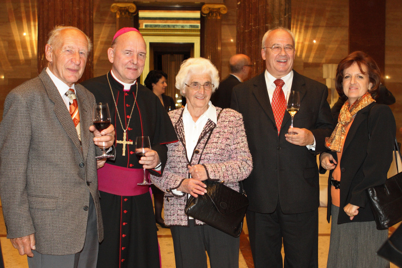 v.li, Veranstaltungsteilnehmer, Bischof Klaus Küng, Veranstaltungsteilnehmer, Jürgen Weiss, Veranstaltungsteilnehmer.