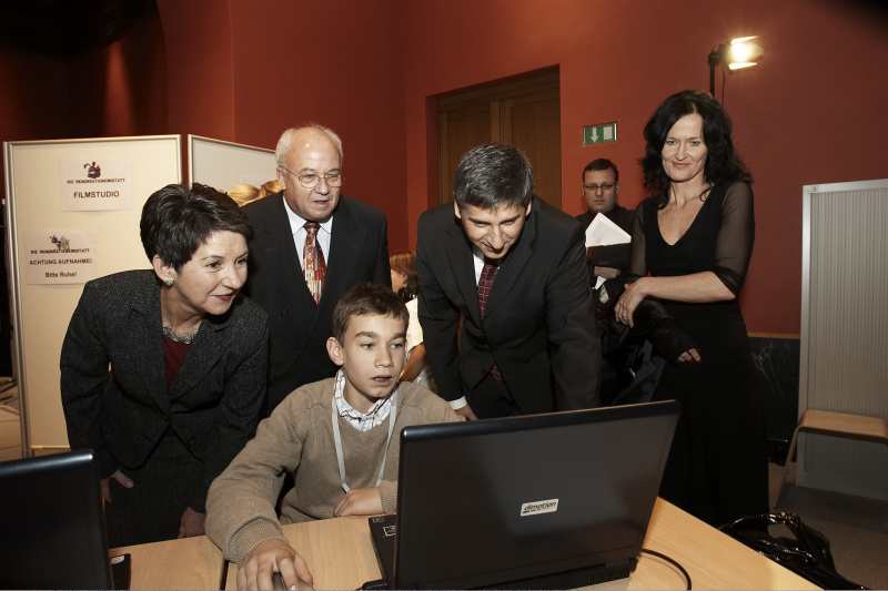 NR- und BR Präsidenten mit SchülerInnen bei  der Projektarbeit