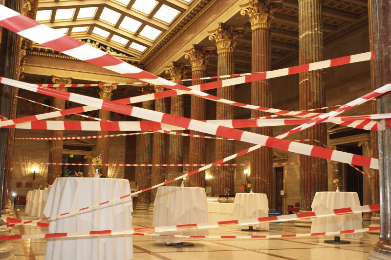 Blick in die Säulenhalle, Baustellenbänder