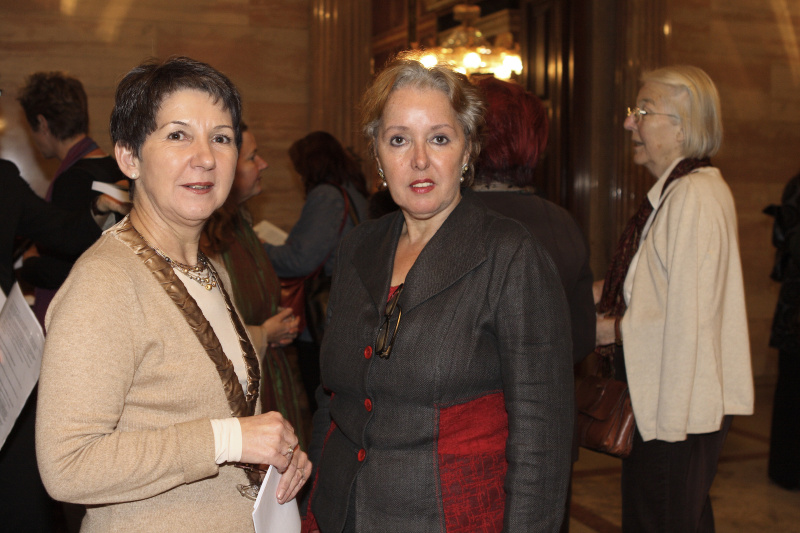 v.li. Barbara Prammer, Herausgeber Margit Niederhuber.