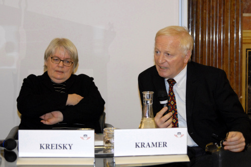 v.li. Eva Kreisky (Institut für Politikwissenschaften der Universität Wien), Helmut Kramer (Institut für Politikwissenschft der Universität Wien).